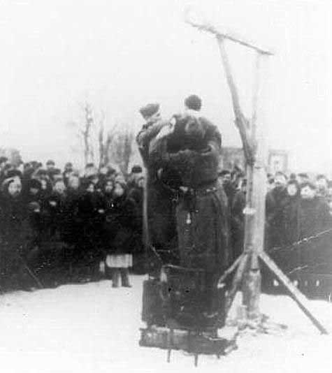 29 ноября 1941 года. Петрищево. Зоя Космодемьянская за секунды до казни.